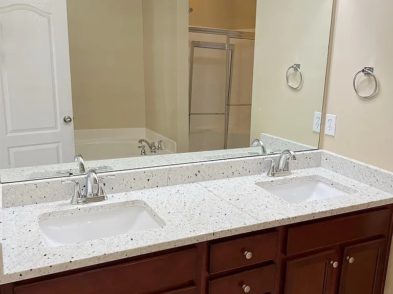 470 Shamrock Dr — Photo 21