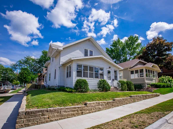 118 E 8th St, Muscatine, IA 52761