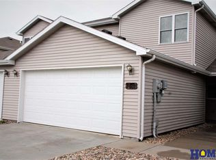 3626 McLaughlin Dr, Lincoln, NE 68516