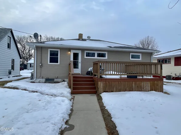 1105 10th Ave SE, Jamestown, ND 58401