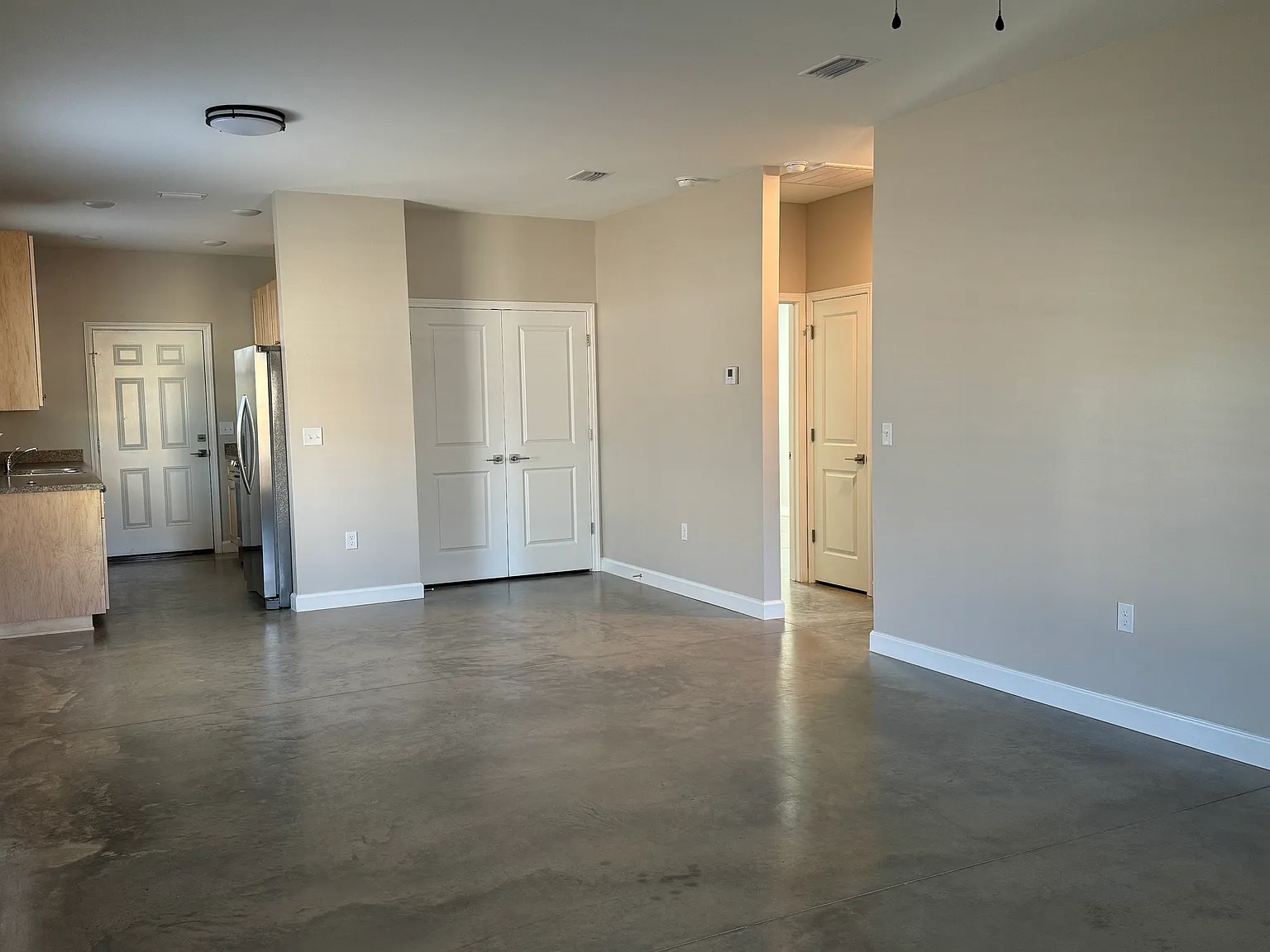 2 bed, 1014 sqft, $1,050 — Photo 3