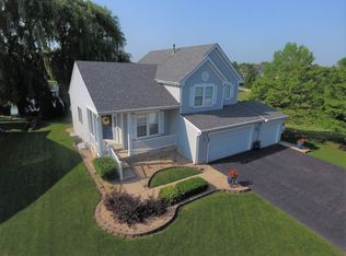 1472 Hartsburg Ln, North Aurora, IL 60542