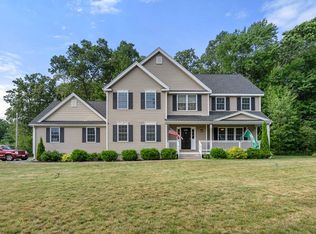 35 Mountainview Rd, Uxbridge, MA 01569