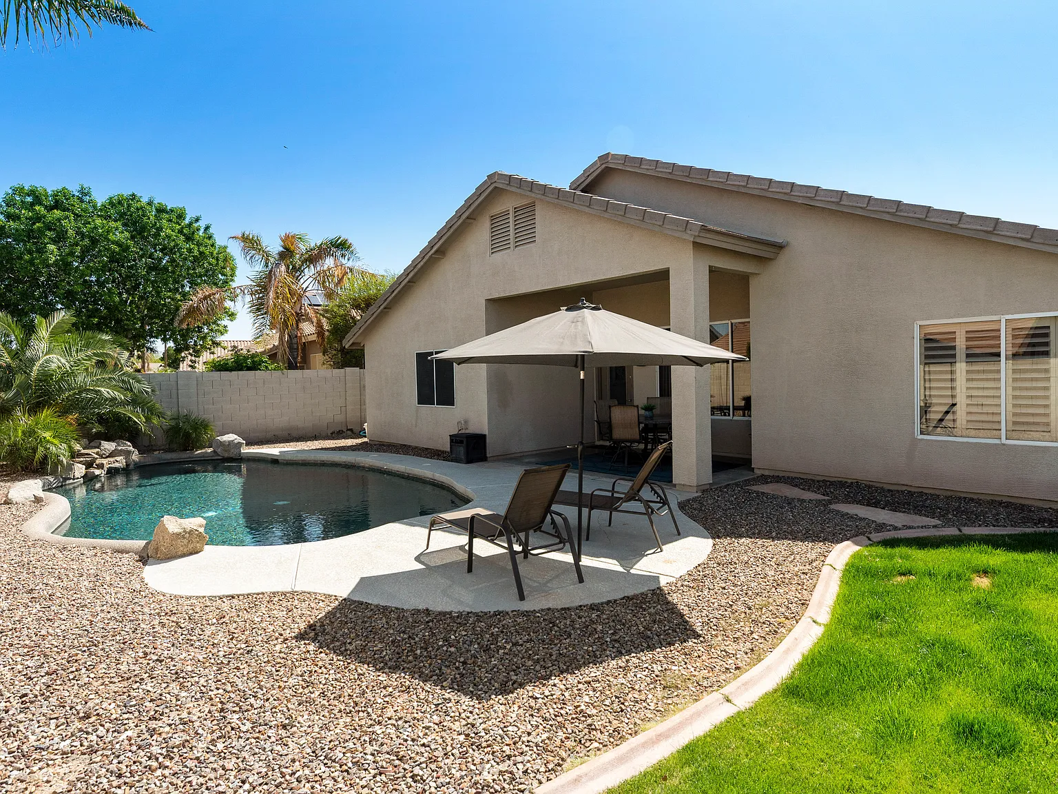 4 bed, 2323 sqft, $5,000 — Photo 3