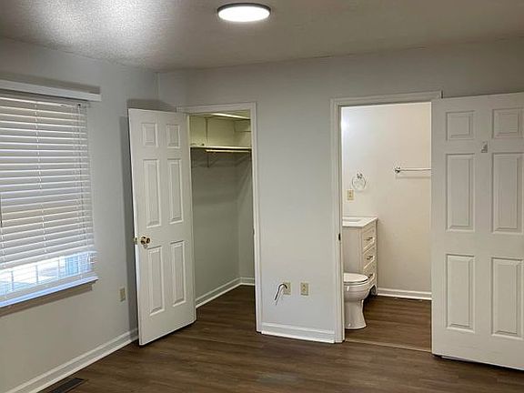 3rd image of 8 E Tunbridge Ct #8