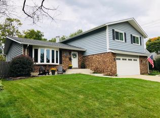 635 Ardmore Ter, Libertyville, IL