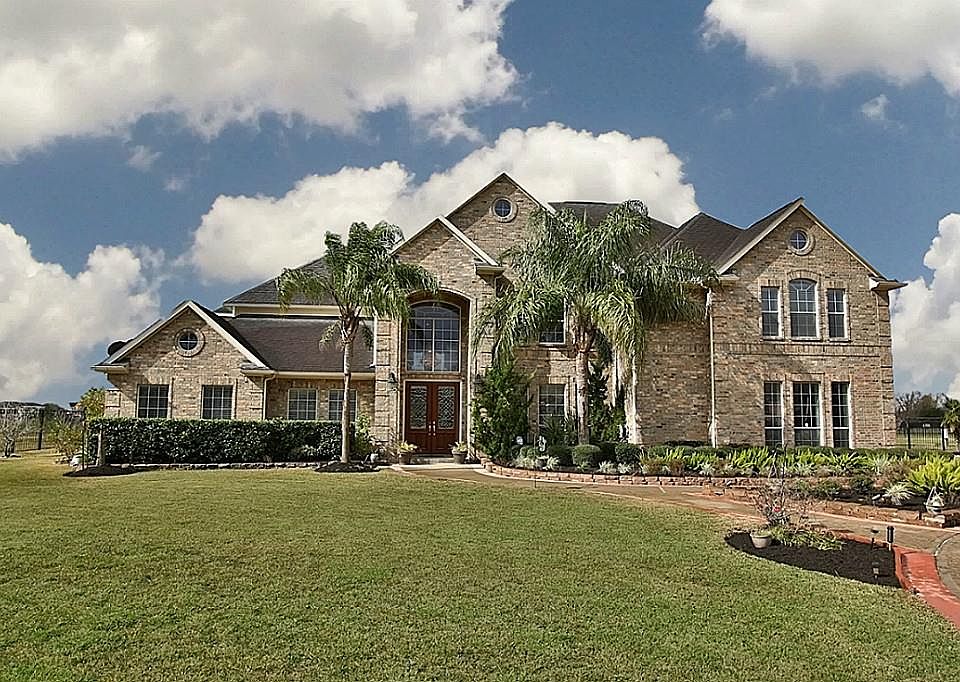 1st image of 4526 Pine Landing Dr
