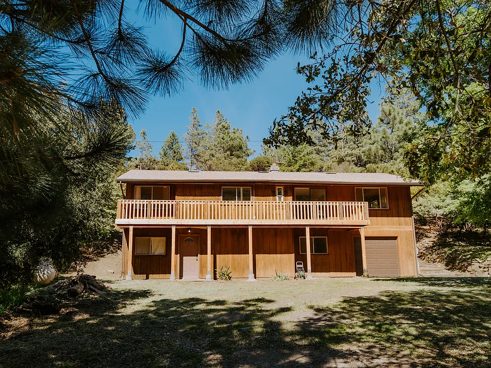 3227 Salton Vista Dr