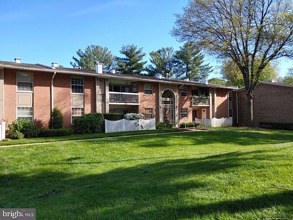 2nd image of 1946 Kennedy Dr APT 101