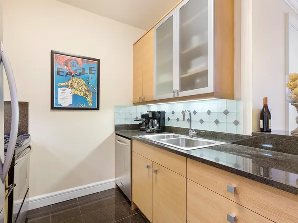 120 Riverside Boulevard image 3 of 12