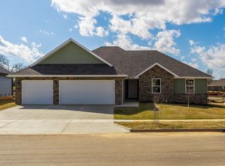 700 E Crew Dr, Nixa, MO 65714