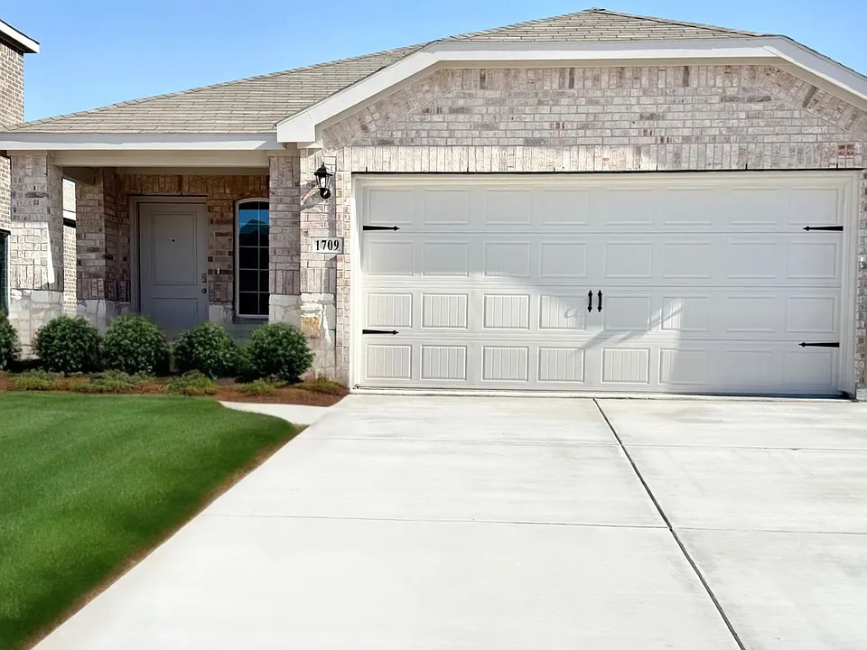 909 Jefferson Way