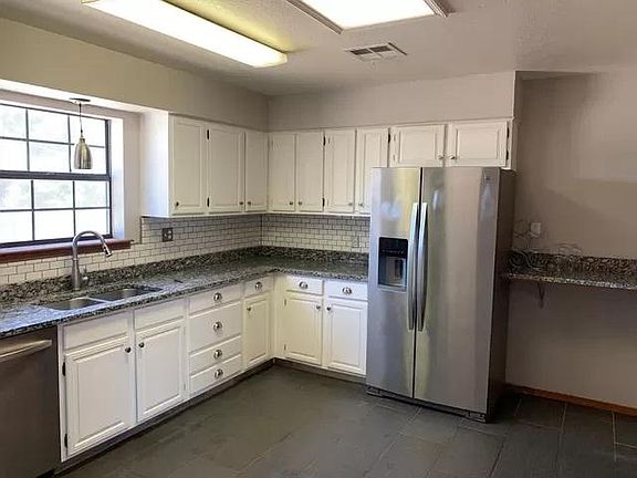 3rd image of 453 Salopek Blvd