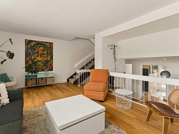 5th image of 118 N Brae Glen Ln SW
