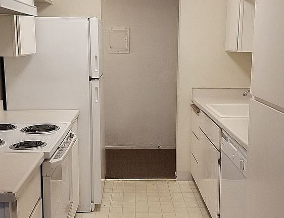 4th image of 303 Tradewinds Dr APT 1