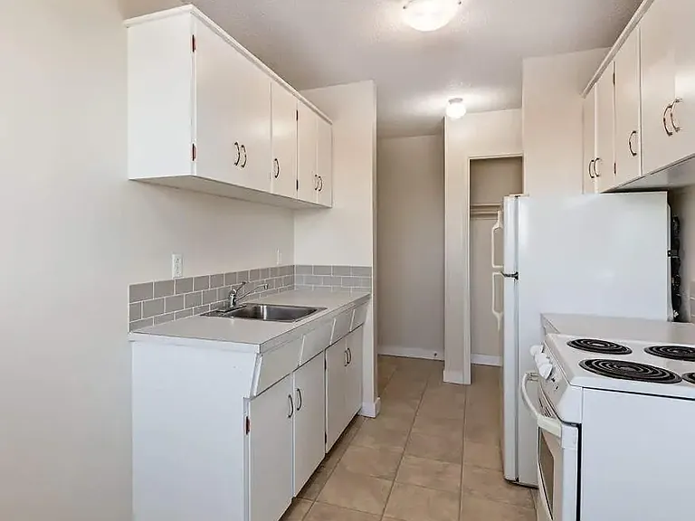 721 1st Ave NW #9 — Photo 5