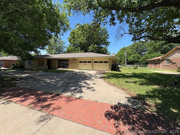 2nd image of 1601 SE Madison Blvd