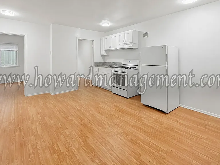 3717 Los Feliz — Photo 2