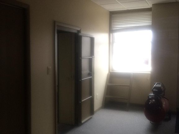4th image of 1003 Washington Ave