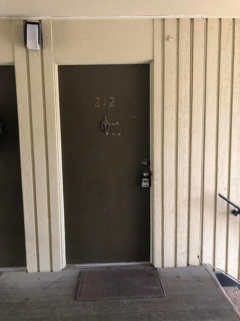 For Rent | 2 Bed, 2 Bath Upstairs Apartment Unit — Photo 2