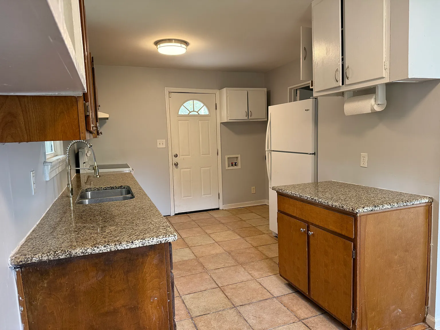 3 bed, 985 sqft, $1,525 — Photo 4