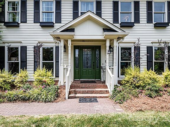 3rd image of 10320 Thomas Payne Cir