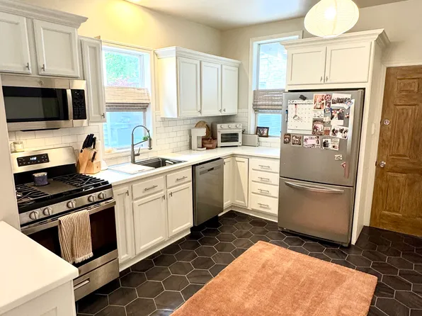 2643 S Pine Ave, Milwaukee, WI 53207