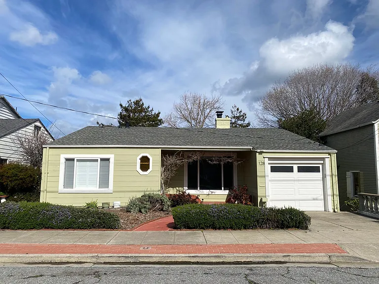 128 Poplar Ave — Photo 1