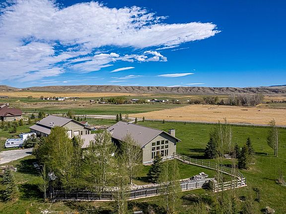 3rd image of 15 Ridge View Tr