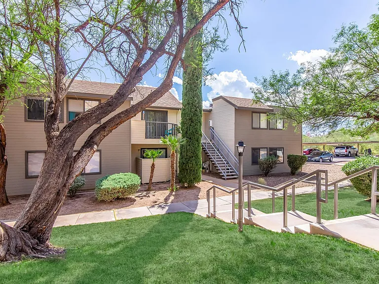 Mountain Steppes Apartments — Photo 14