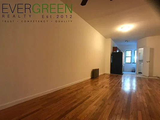 Rented by Evergreen Apartments BK | media 11