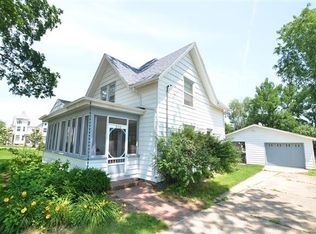 906 1st St, New Glarus, WI 53574