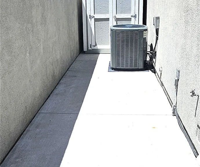 1124 W Woodcrest Ave — Photo 30