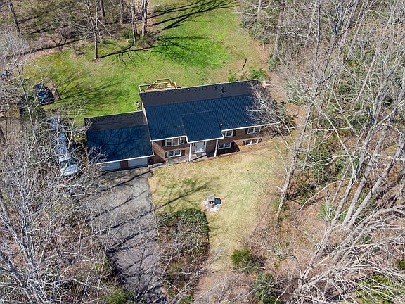 3rd image of 29629 Dogwood Cir