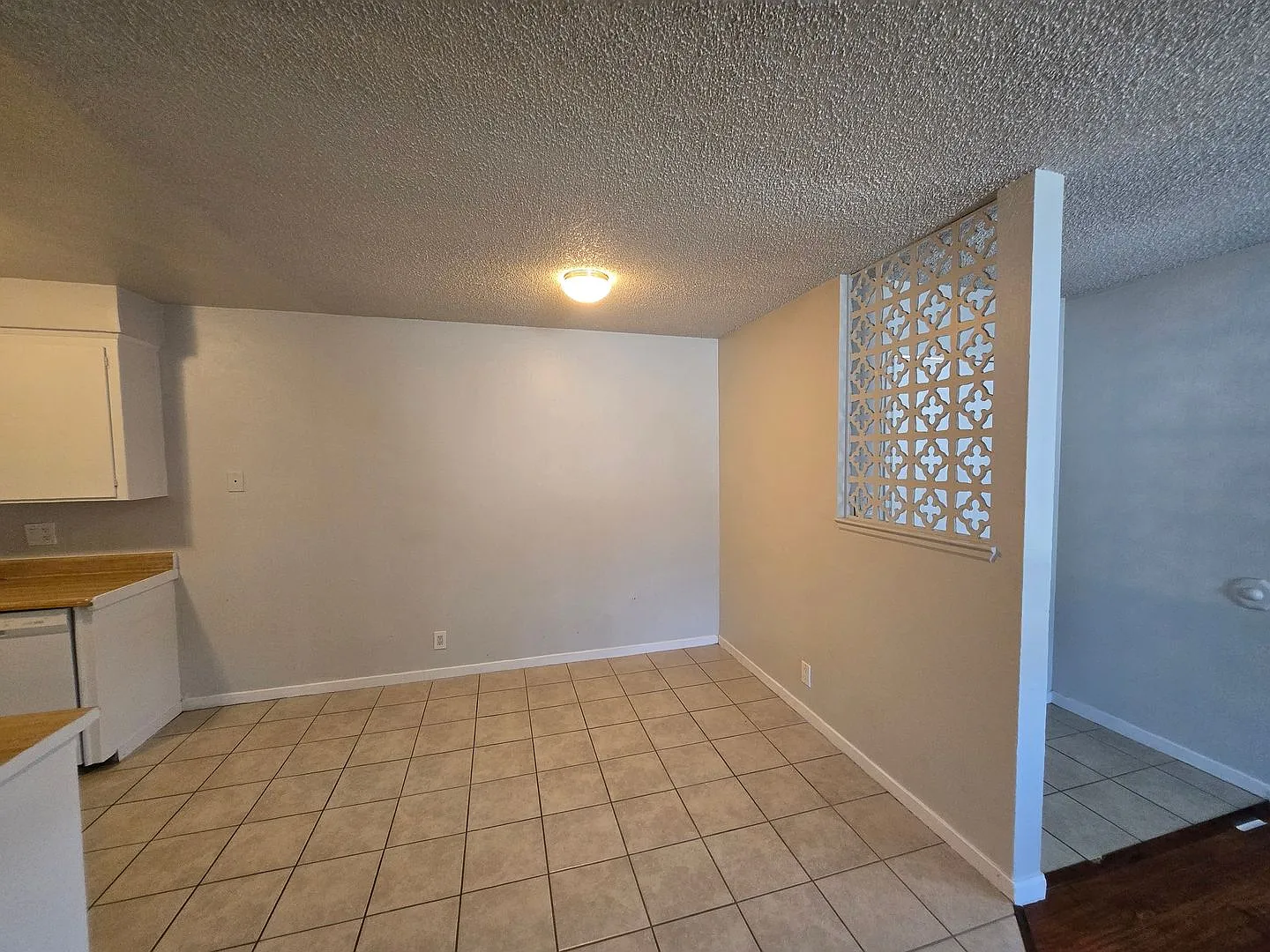 7905 Leona Way — Photo 2