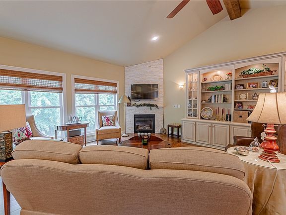 5th image of 21 Parkridge Dr