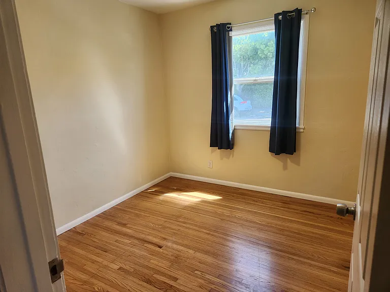 3305 Buena Vista St — Photo 11