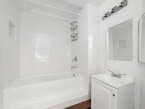 3rd image of 3705 Mandell St APT 4