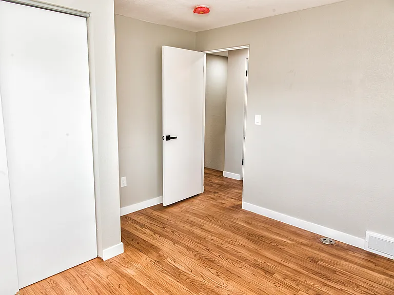 2620 S Holly St — Photo 47