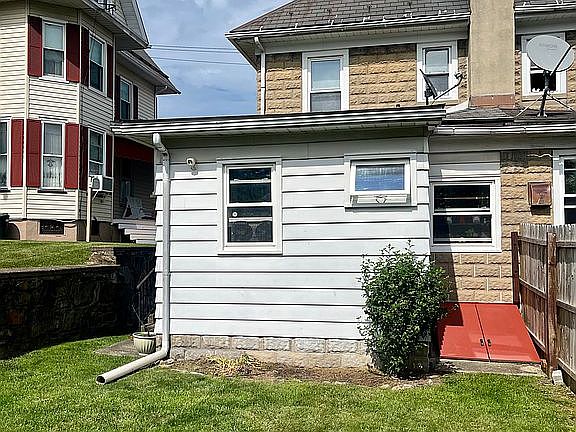 5th image of 209 N Schanck Ave