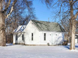 309 Denton St, Manchester, IA 52057
