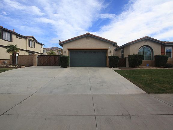 3rd image of 5551 Pine Leaf Ave