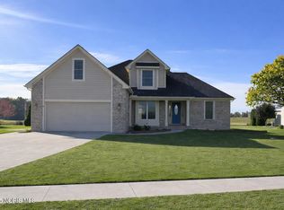 7641 Tournament Dr, Waterville, OH 43566