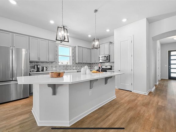 3rd image of 7104 Poulain Dr