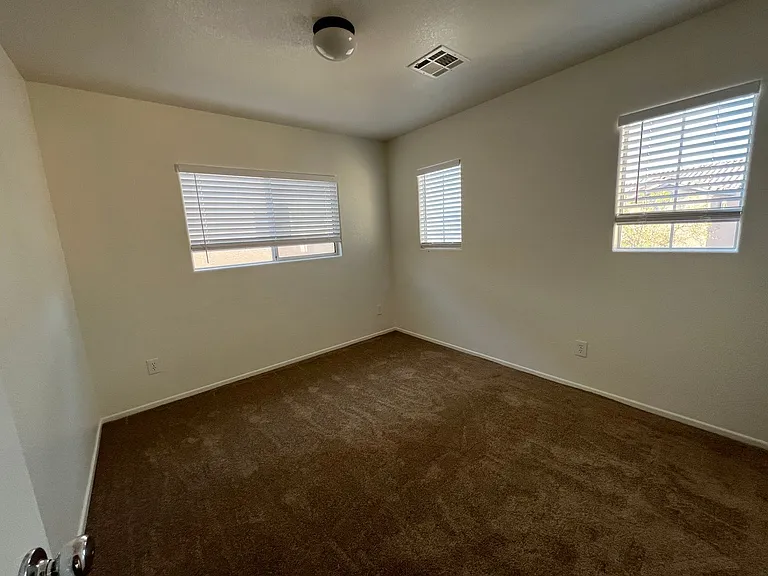 718 Thornford St — Photo 18