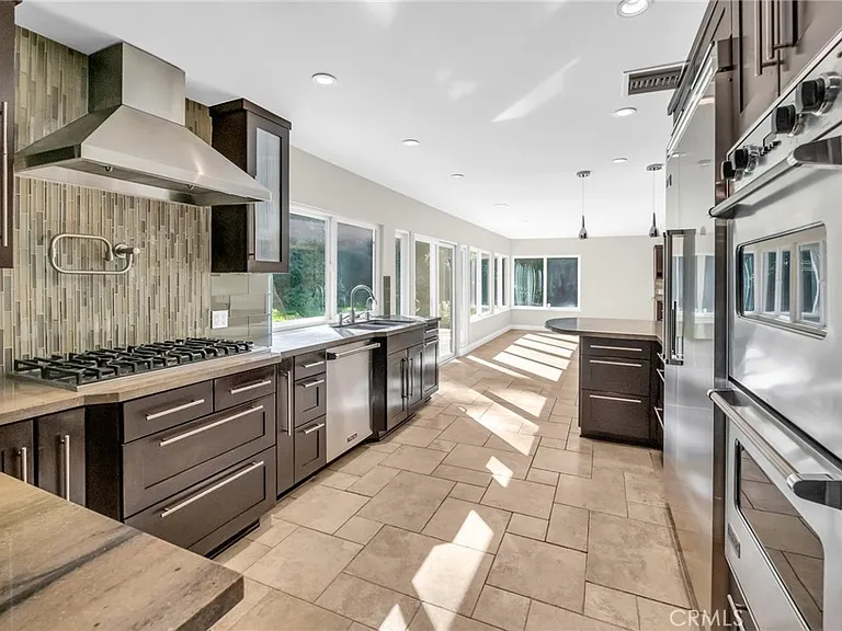 4642 Poe Ave — Photo 13