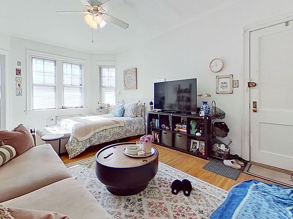 2nd image of 734 W Aldine Ave Al 40/1E