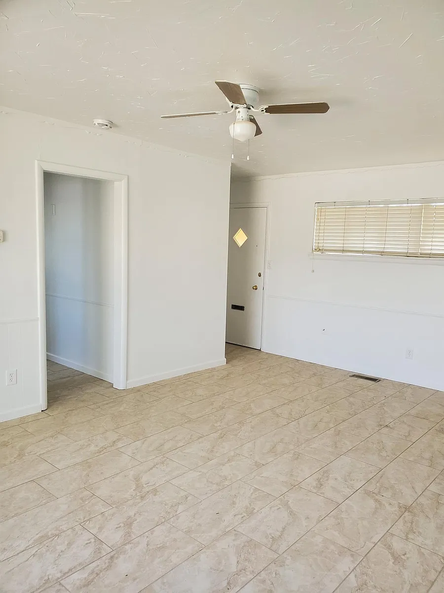 Building Photo - 5210 N Villa Ave