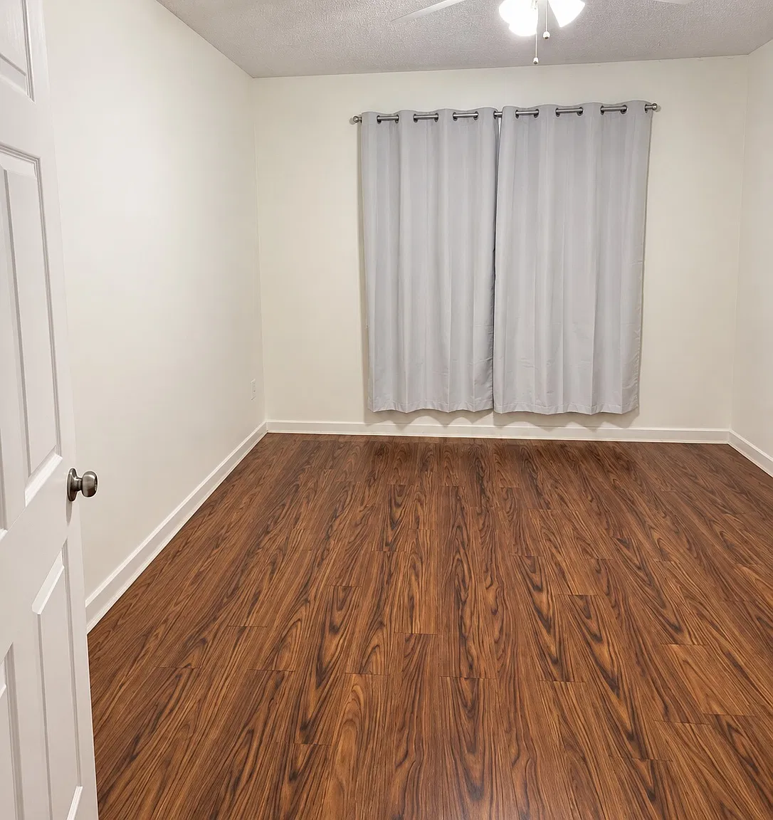 711 East Ct — Photo 2