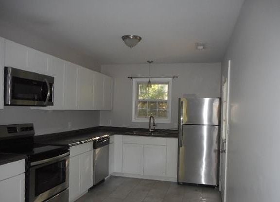 3rd image of 21206 Maple Dr